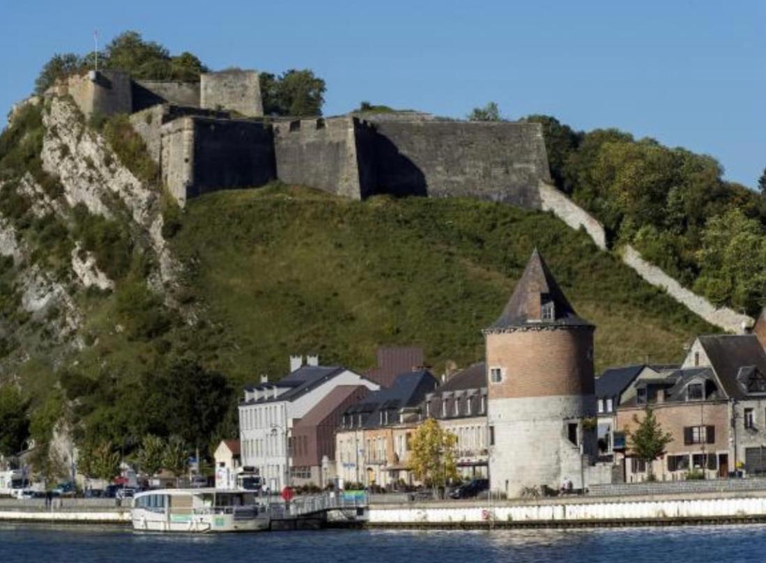 Appartement Tout Confort Dans Une Residence Calme Givet Kültér fotó
